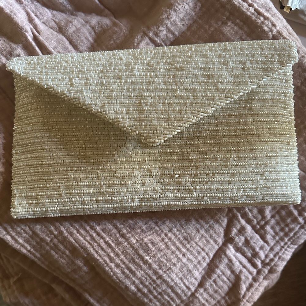 Beaded clutch in white/ivory excellent condition